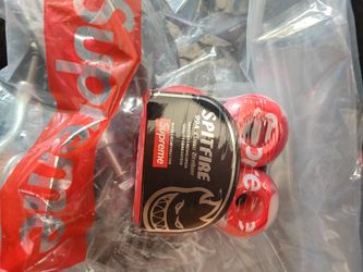 Supreme x indipendent trucks with spitfire wheels