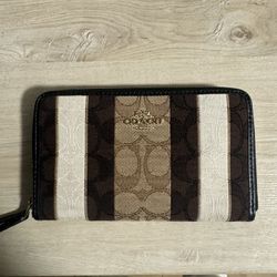 Medium Size Compact Coach Wallet 