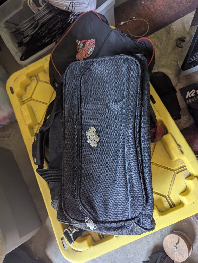 VINTAGE SKYWAY CARRY ON BAG  W STRAP & HANDLES 