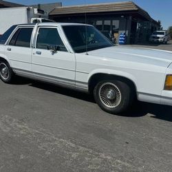 1990 Ford Crown Victoria