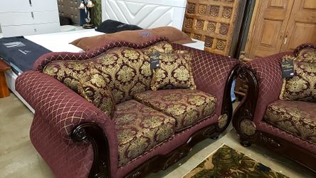 Traditional sofa& loveseat