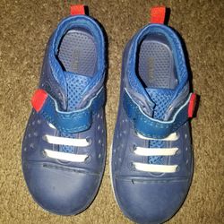 Size 7/8 Carters Play Shoes