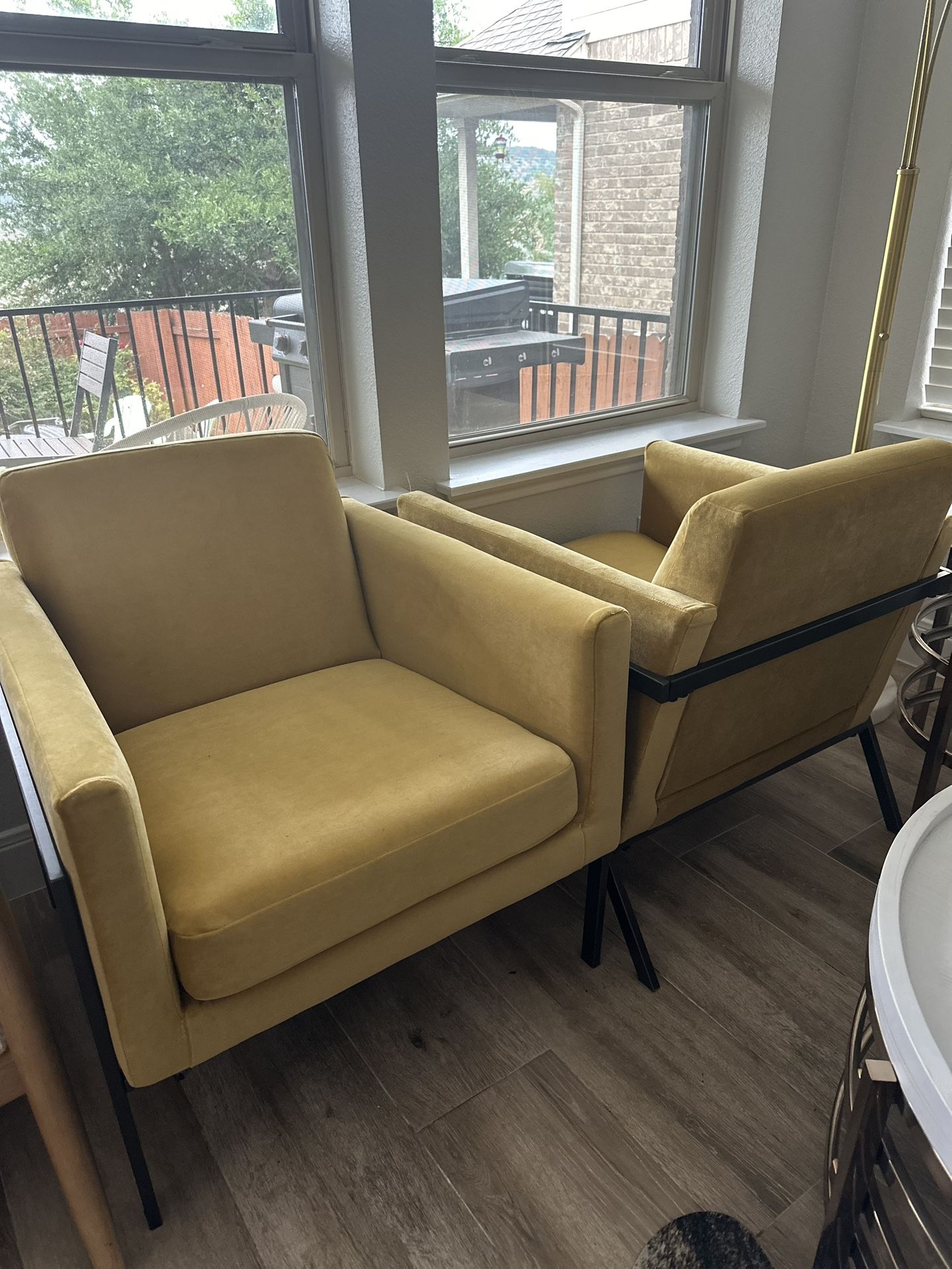 Yellow/gold Accent Chairs