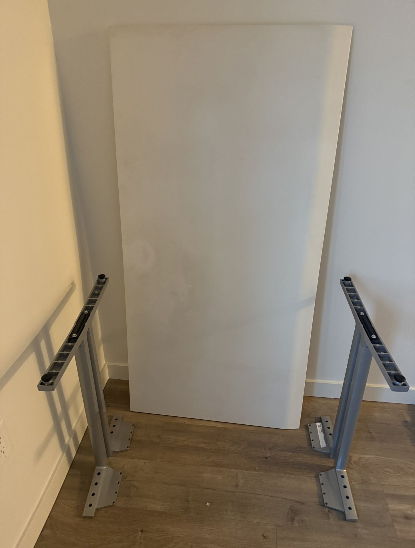 White Computer Table - Sleek, Sturdy, & Lightweight