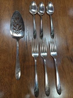 Oneida Community Queen Bess silver plate flatware.