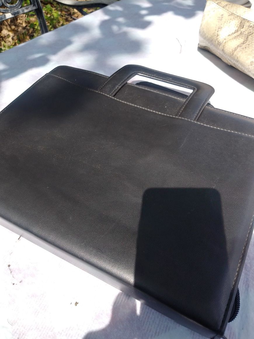Briefcase organizer