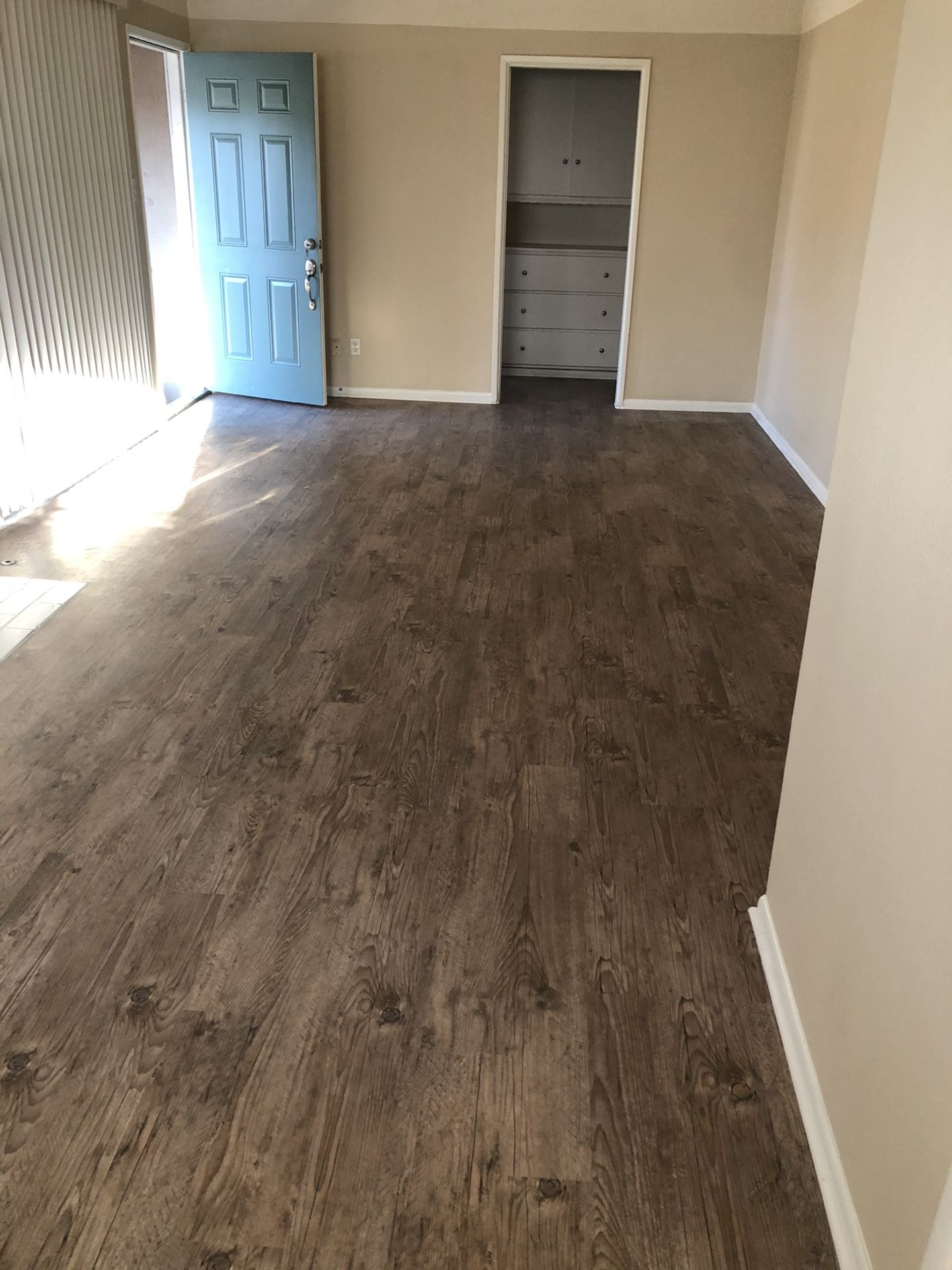 Flooring vinyl plank glue Down 800 sq ft pick up only