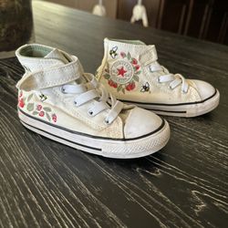 Converse Chuck Taylor Toddler Berries And Bees High top Sneaker 