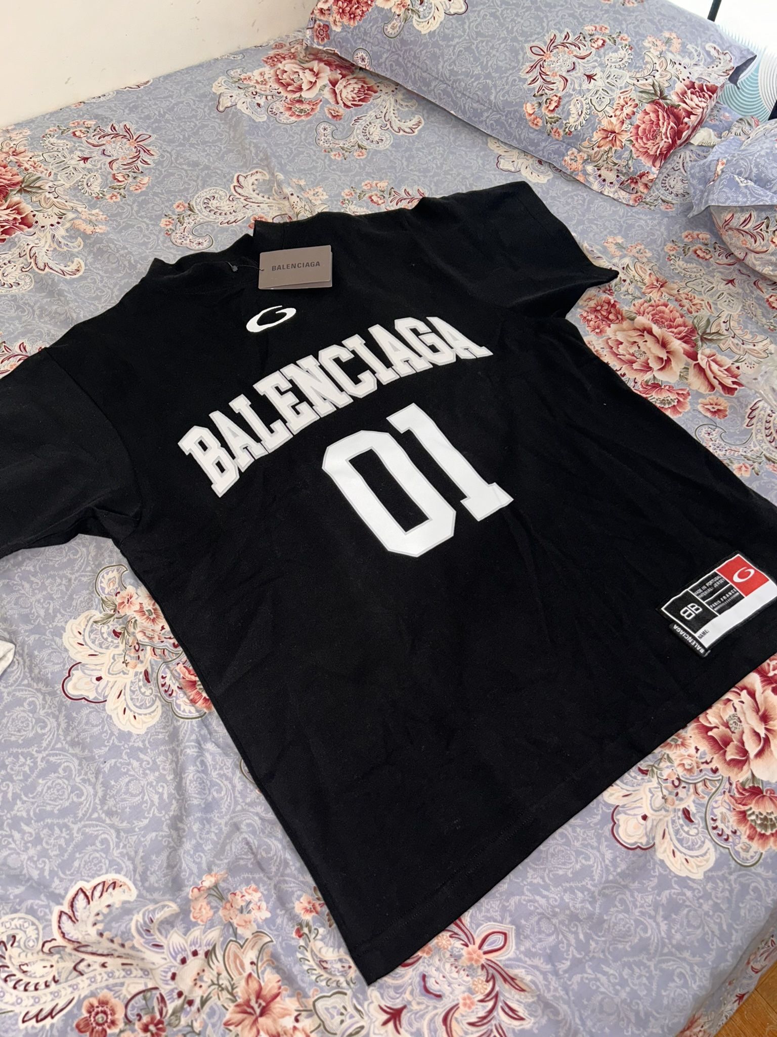 BALENCIAGA MEN'S BASKETBALL SERIES - OVERSIZED T-SHIRT IN BLACK