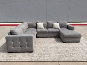 Sectional couch (Delivery Available)