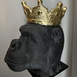 Gorilla Statue