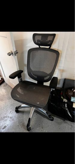 Moving- Black Mesh Ergonomic Office Chair