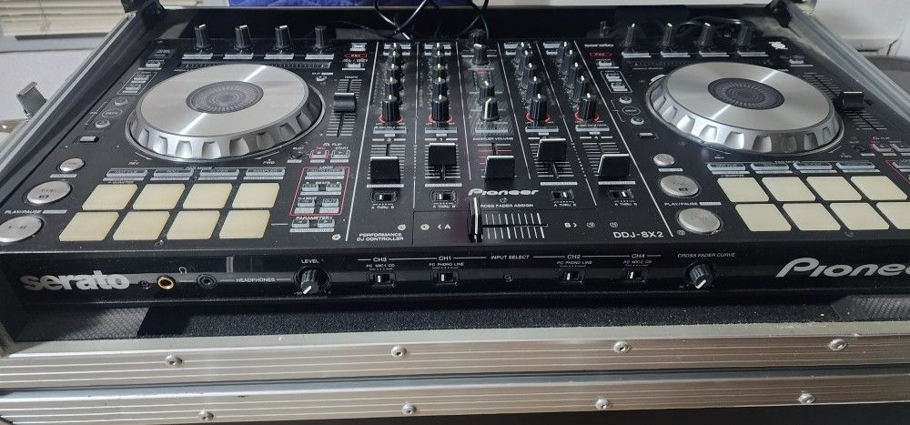 Pioneer Ddj Sx2 Controller With Case An Stand 