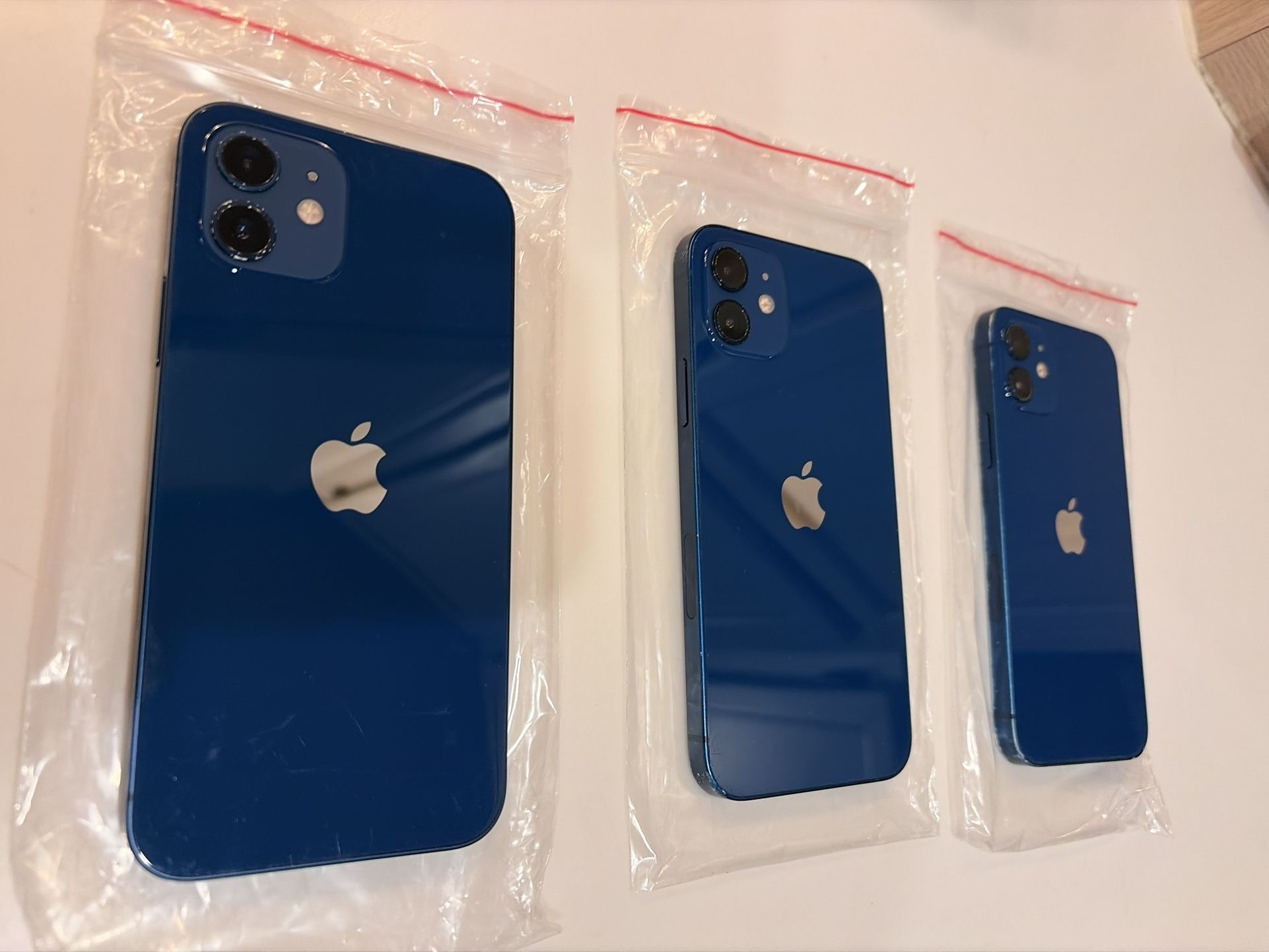 Unlocked Apple ๐ iPhone 12 (Blue) 64GB - Good Condition