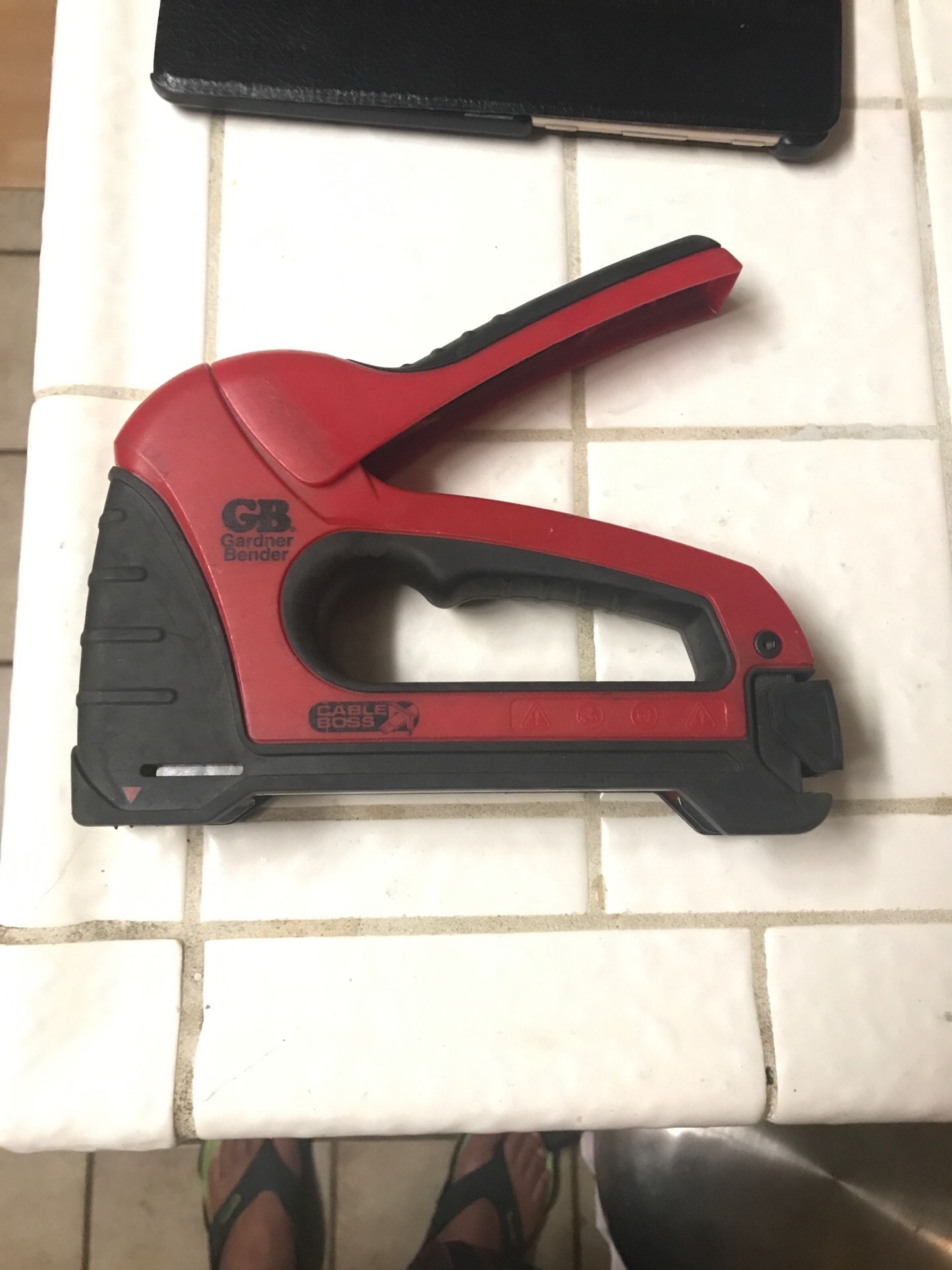 GARDNER BENDER CABLE BOSS MSG500 STAPLE GUN for Sale in Riverside, CA