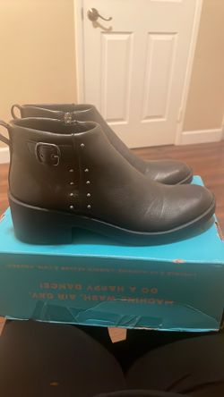 New: Women’s size 8 ankle boots