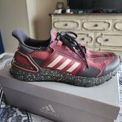 Adidas Women Ultraboost DNA LIKE NEW SIZE 9