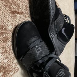 $30, Men’s Shoes Size  7.5