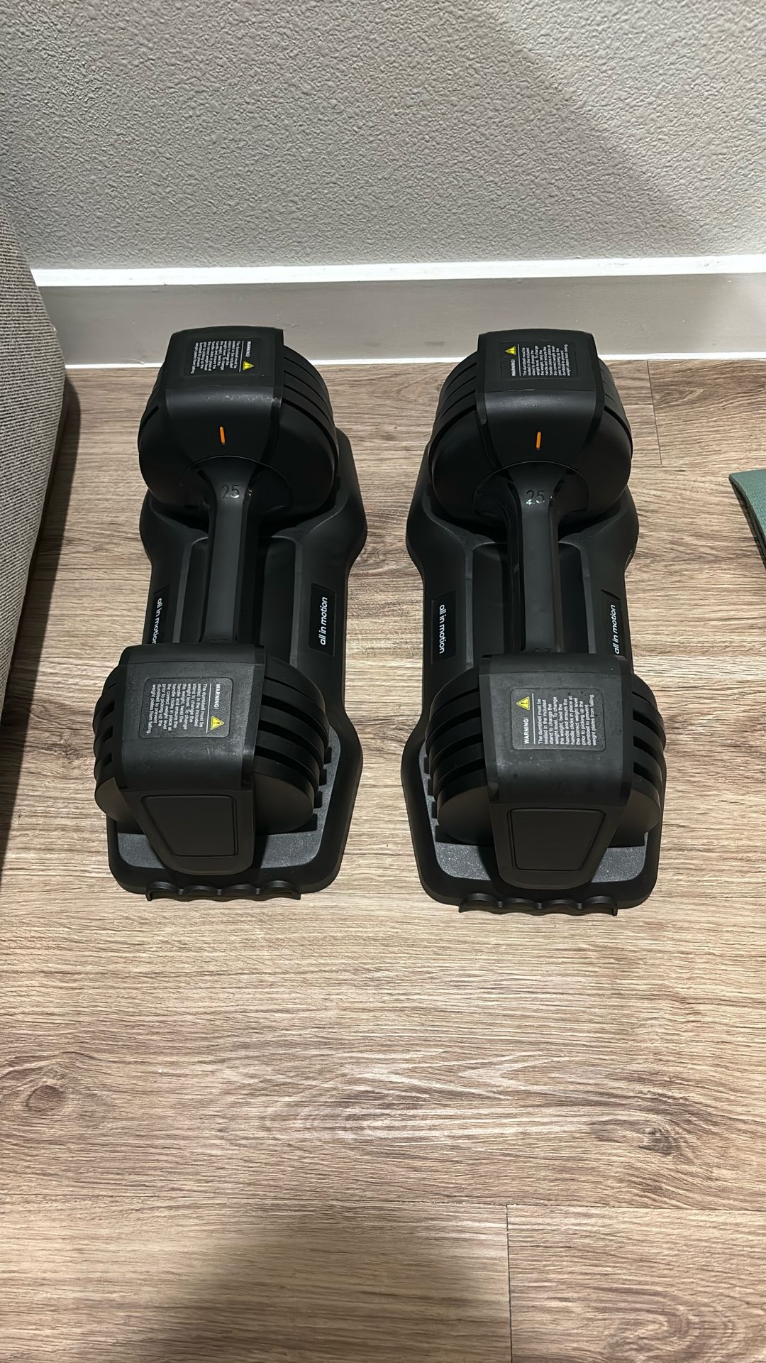 Set of Adjustable Dumbells (5 to 25 Pounds)