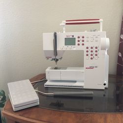 Bernina Activa 230 Sewing Machine for Sale in Pahrump, NV - OfferUp