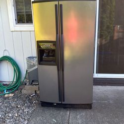 Refrigerator 