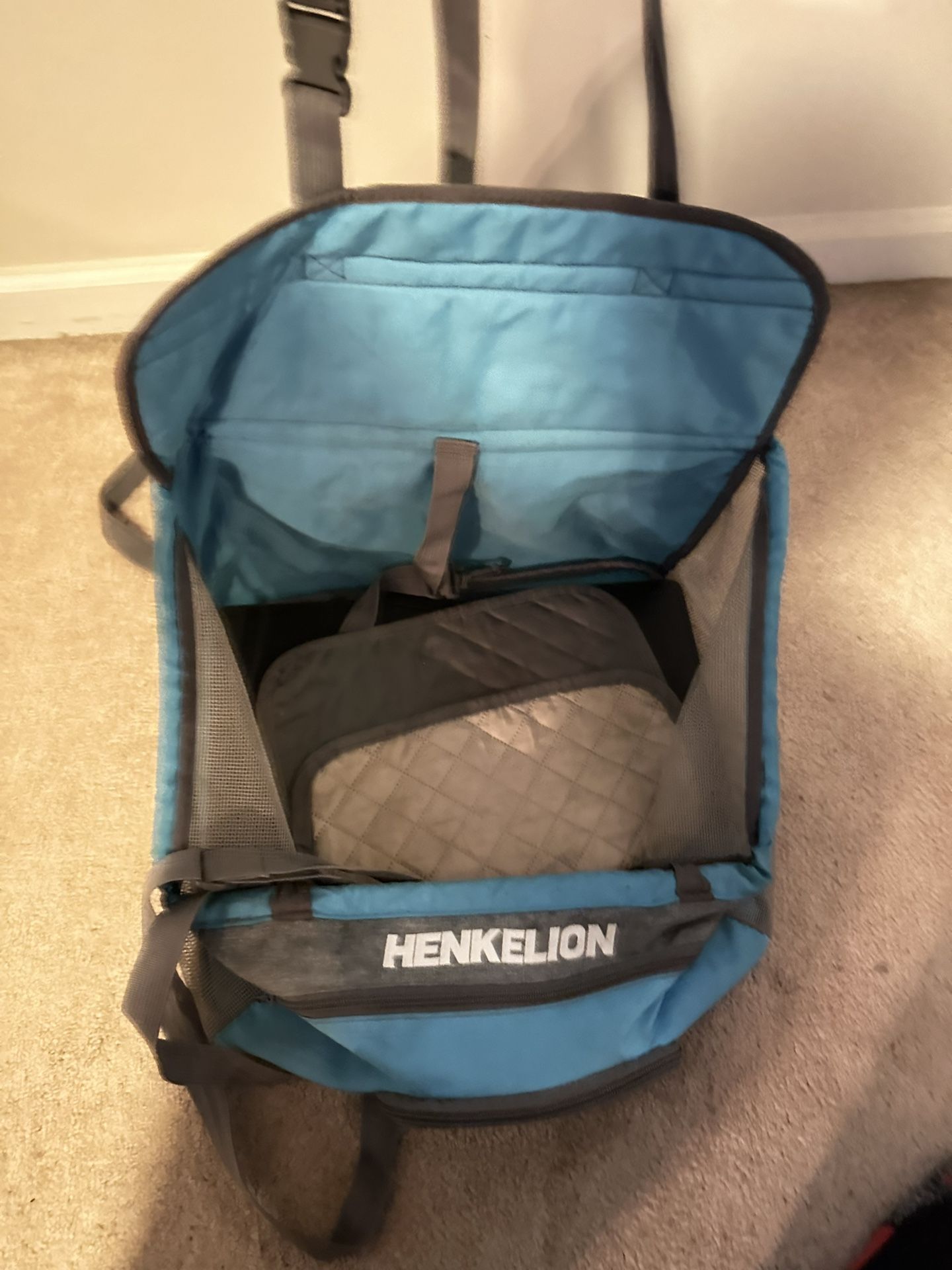 Henkelion. Pet Booster Seat