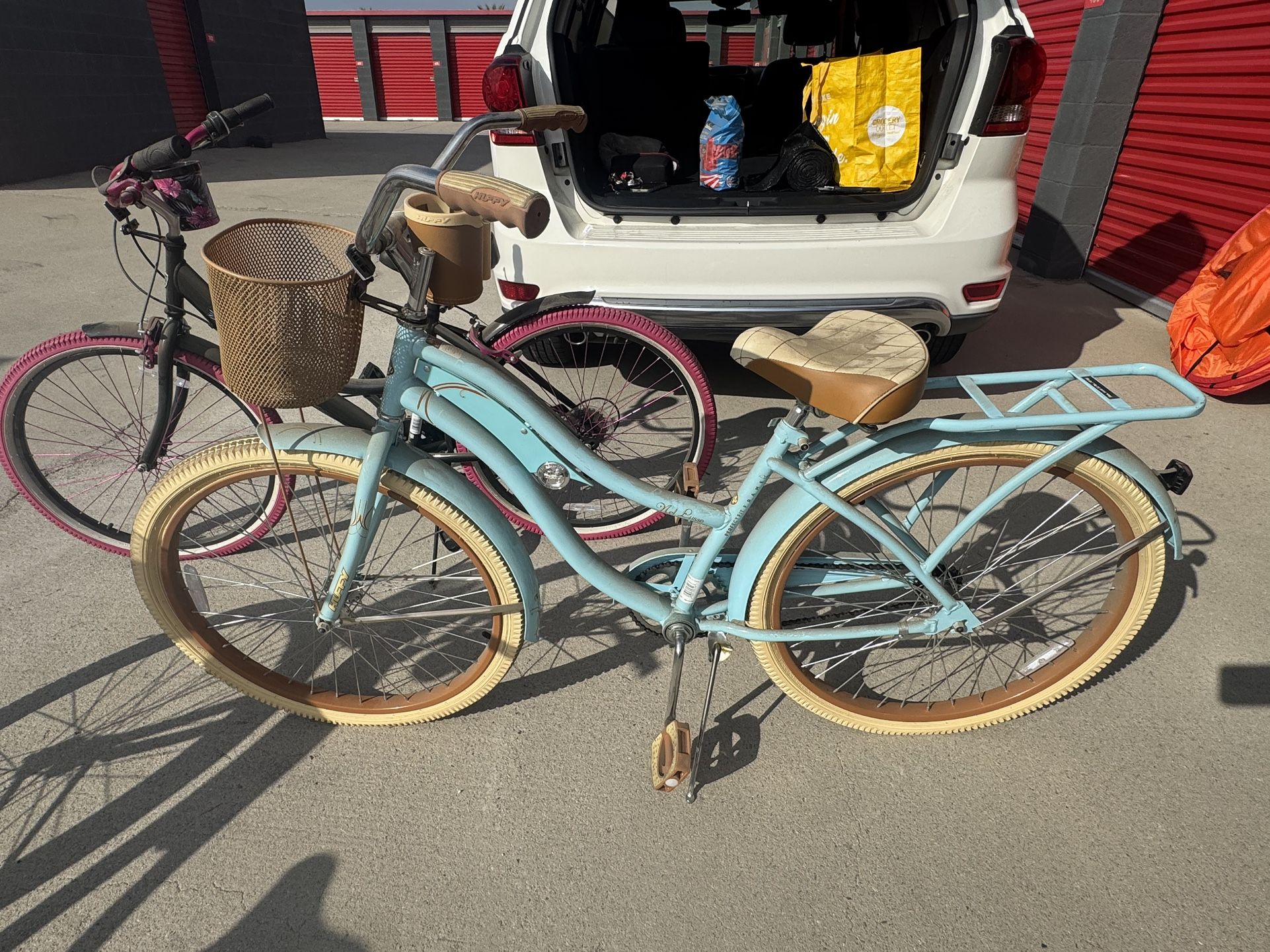 Cruiser Bike Tan Basket Light Blue