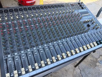 Mackie mixer 20 canales