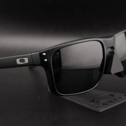 Oakley Holbrook Sunglasses New In Box