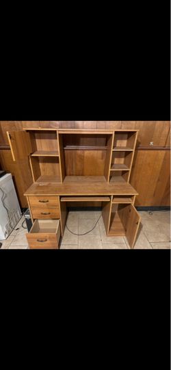 Computer desk