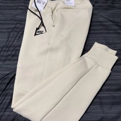 Men's XS Nike Tech Fleece Cuffed Jogger Sweats HV0959-234 Light Khaki Black