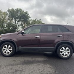 2012 Kia Sorrento, Four-Wheel-Drive.