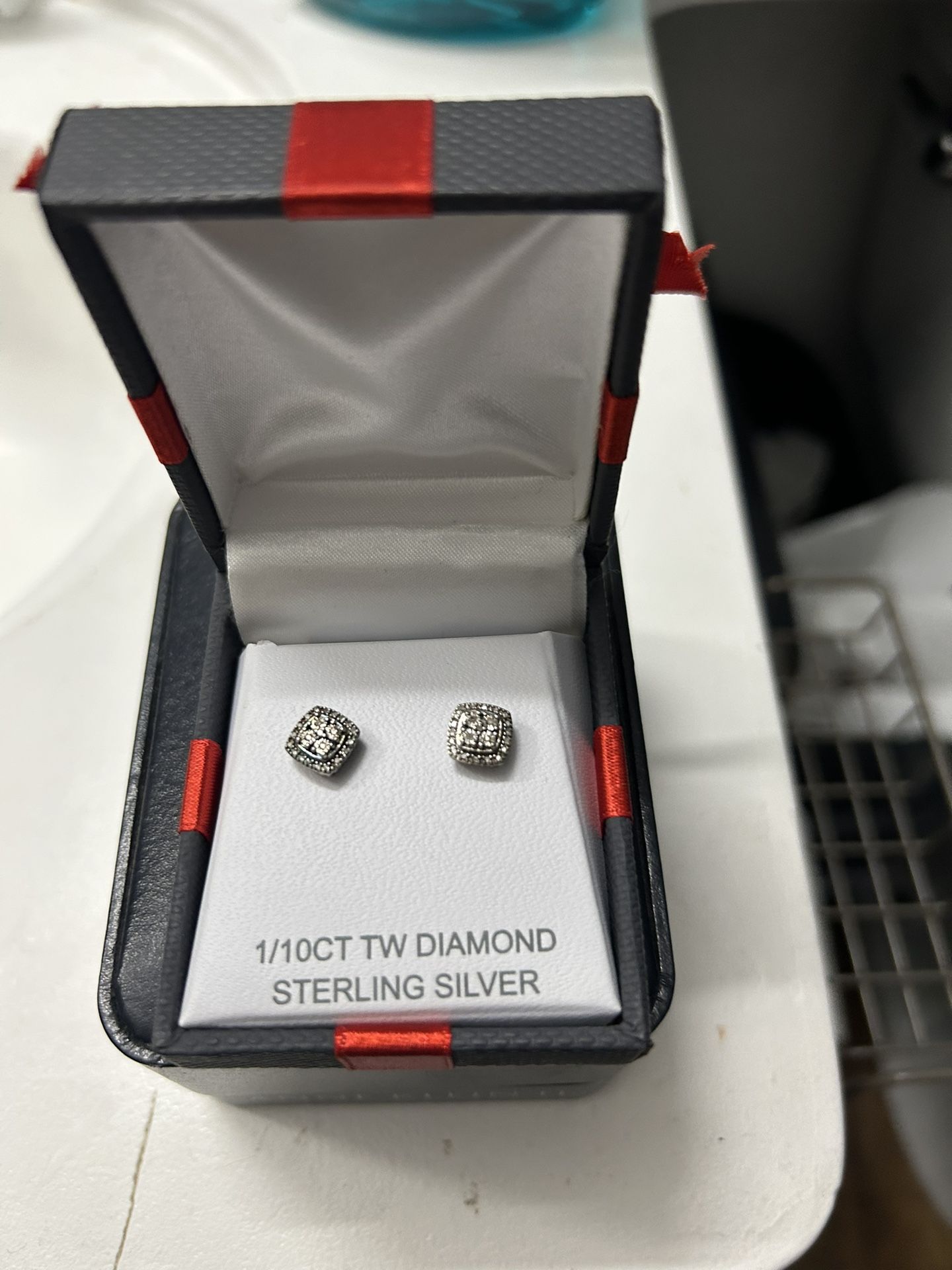 Women’s 1/10CT TW Diamond Sterling Silver Earrings (can negotiate)