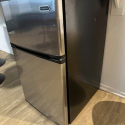 Whynter Mini Fridge/Freezer