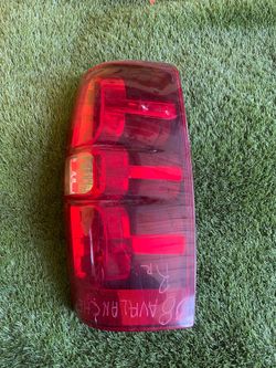 2008 Chevy Avalanche Passenger/Right Side Tail Light