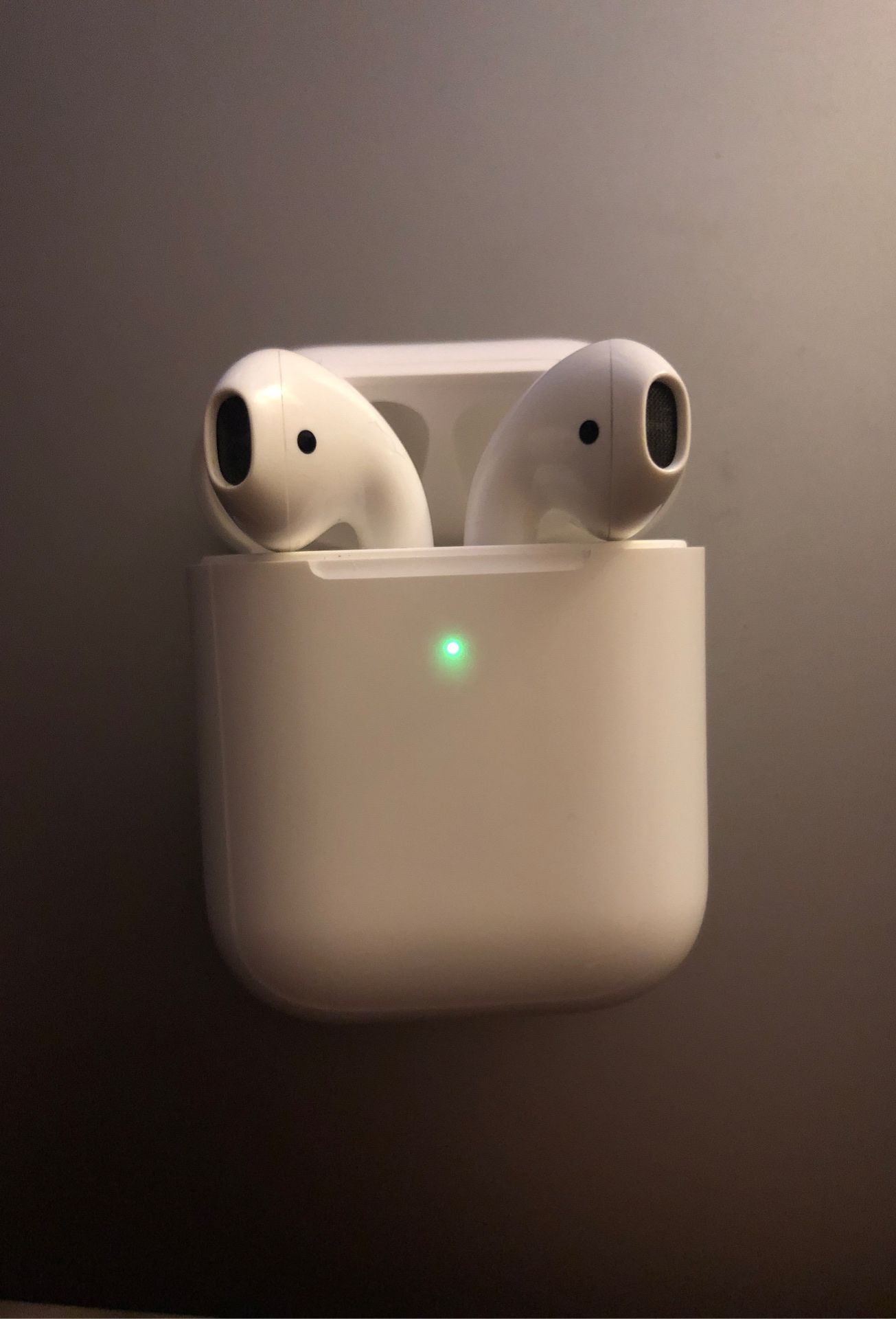 Apple AirPods 1st Gen w/ wireless case