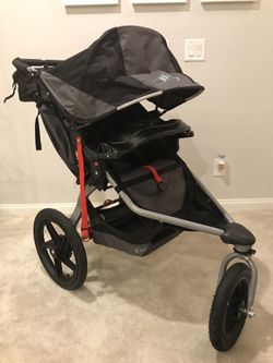Bob Revolution SE stroller with car seat adapter snack tray drink