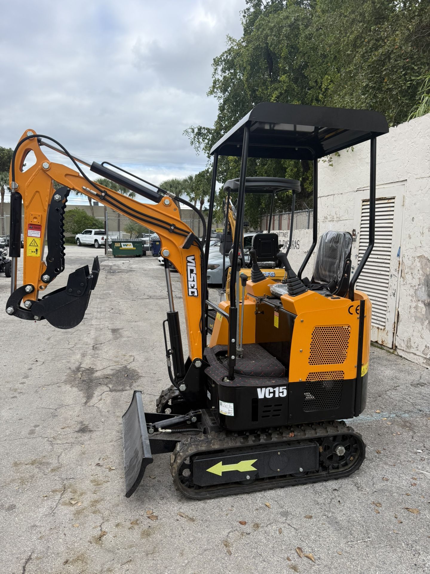 2025 New Mini Excavator Vicsec 1.5 Ton 