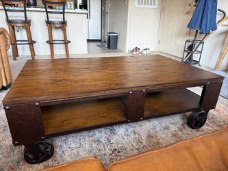 MFHI Pinebrook Cocktail Table