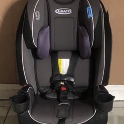 PRACTICALLY NEW GRACO  SLIM FIT CONVERTIBLE CAR SEAT 