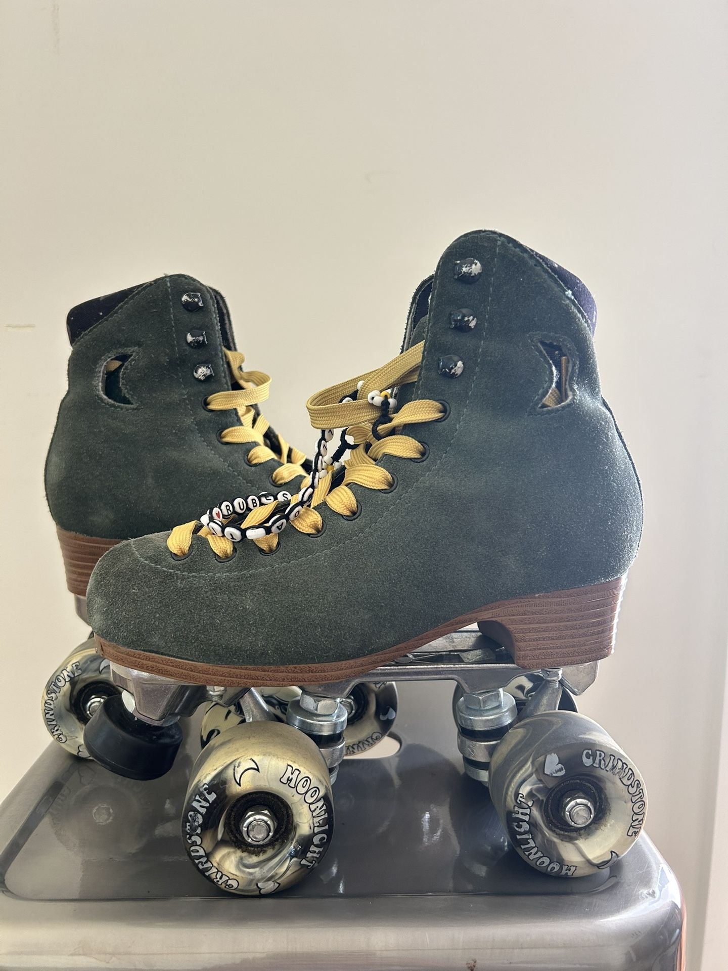 Galaxy Skate Moonlight Roller Skates The Moon Boot Quad Woman’s Size 4