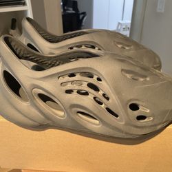 Yeezy Foam Rnnr Carbon Sz 11