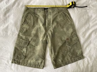 REEF camo cargo shorts size 32