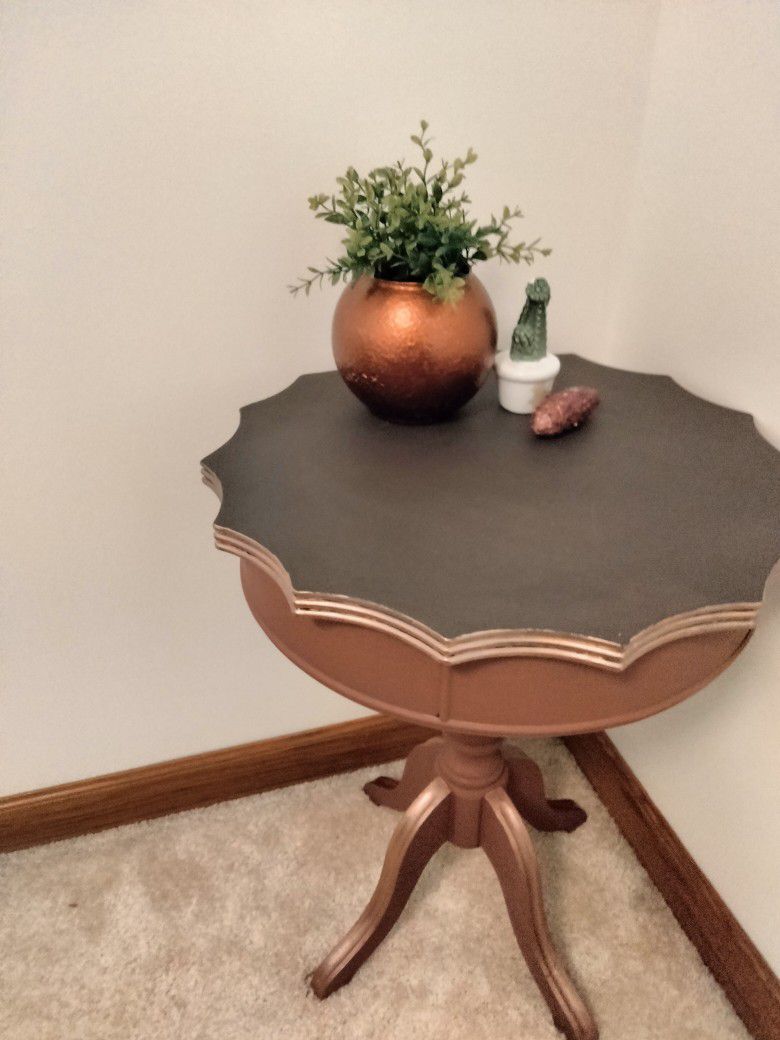 End Table/ Plant Stand 