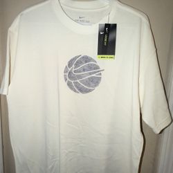 Men’s Nike Tee Size Medium 