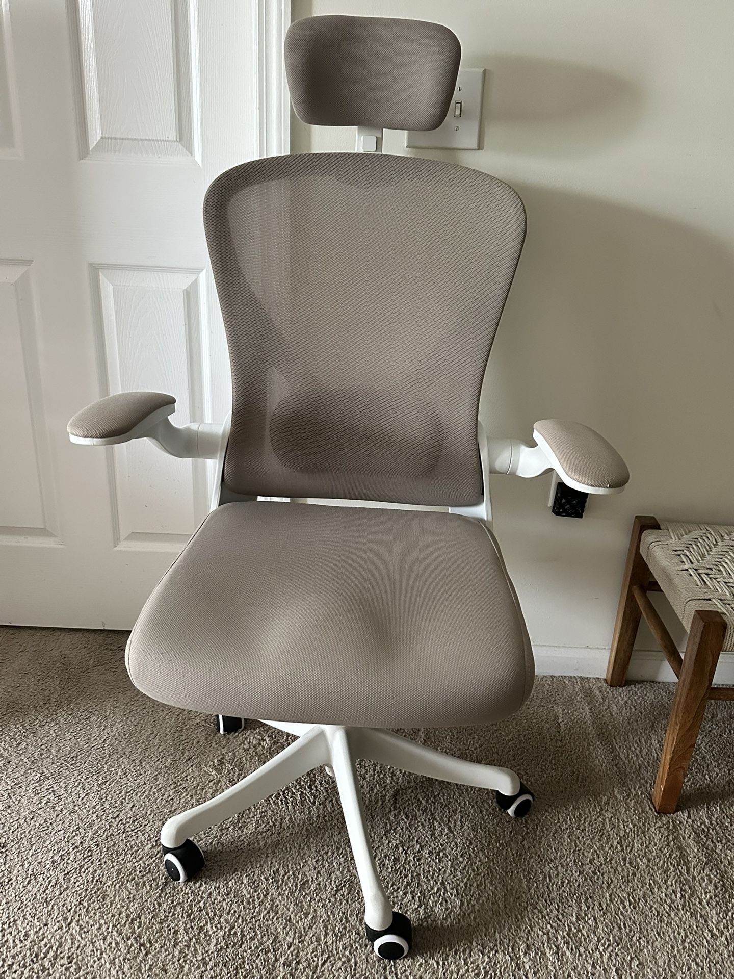Ergonomic office chair -off white