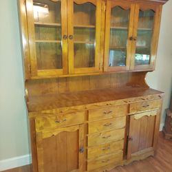 China Hutch and Table With 6 Chairs