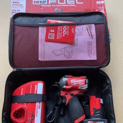 Milwaukee M12 FUEL 12-Volt Lithium-Ion Brushless Cordless Stubby 3/8 in. Impact Wrench Kit with (1) High Output 5.0 Ah Battery