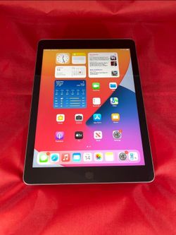 iPad 8th generation 32GB (like new )