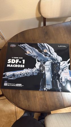 Arcadia SDF-1 Macross 1/3000 Figure